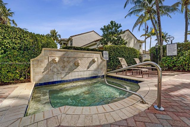 1385 Harbor Vw E, Hollywood, FL 33019