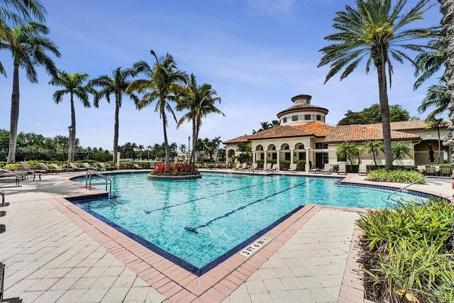 1385 Harbor Vw E, Hollywood, FL 33019