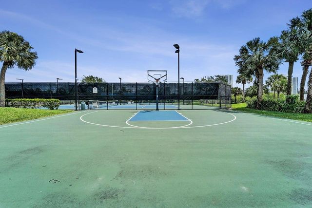 1385 Harbor Vw E, Hollywood, FL 33019