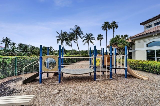 1385 Harbor Vw E, Hollywood, FL 33019