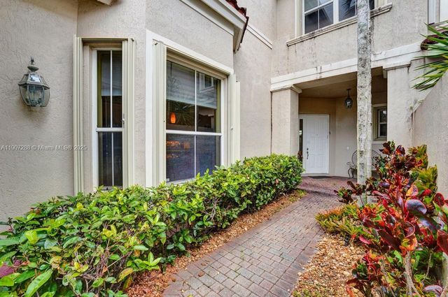 1385 Harbor Vw E, Hollywood, FL 33019