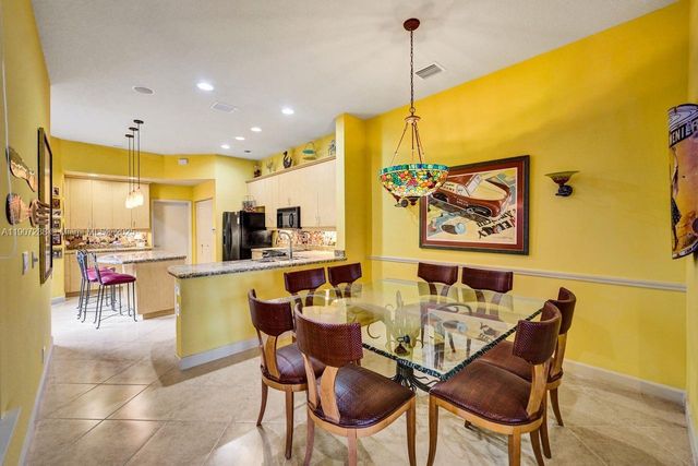 1385 Harbor Vw E, Hollywood, FL 33019