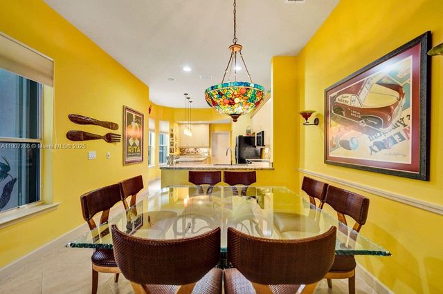 1385 Harbor Vw E, Hollywood, FL 33019