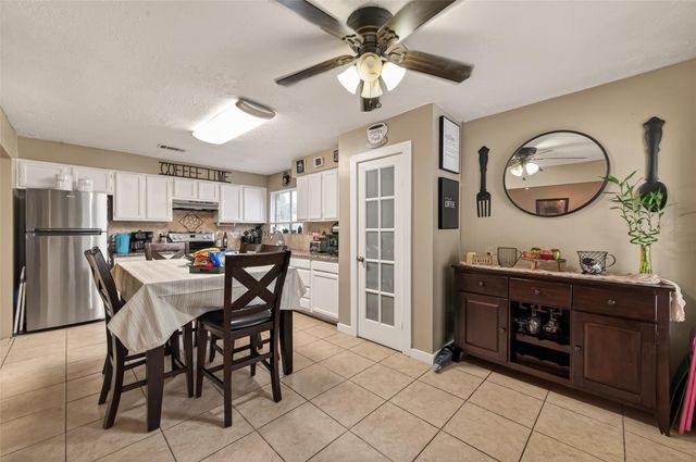 1915 Delphi Lane, Houston, TX 77067