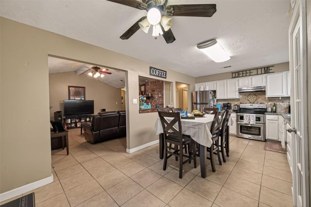 1915 Delphi Lane, Houston, TX 77067