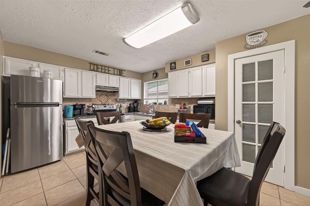 1915 Delphi Lane, Houston, TX 77067
