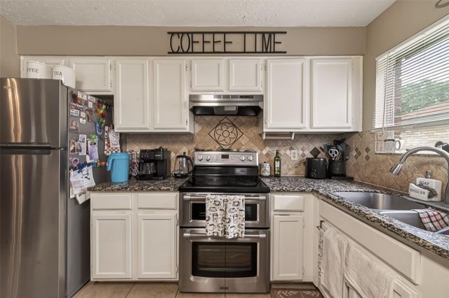 1915 Delphi Lane, Houston, TX 77067
