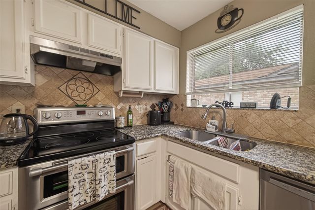 1915 Delphi Lane, Houston, TX 77067