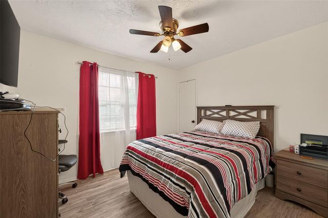 1915 Delphi Lane, Houston, TX 77067