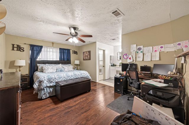1915 Delphi Lane, Houston, TX 77067