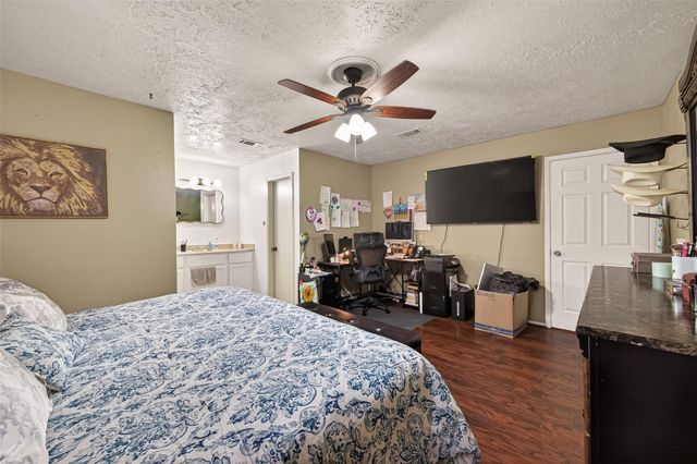 1915 Delphi Lane, Houston, TX 77067