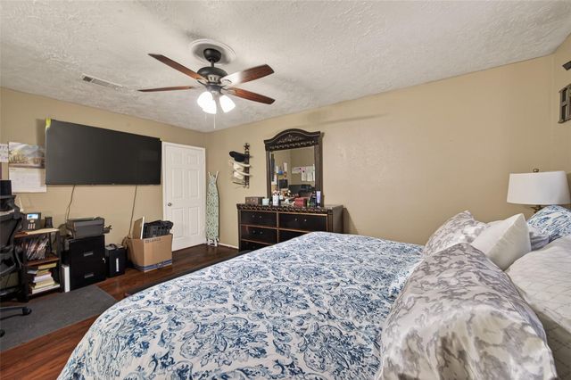 1915 Delphi Lane, Houston, TX 77067