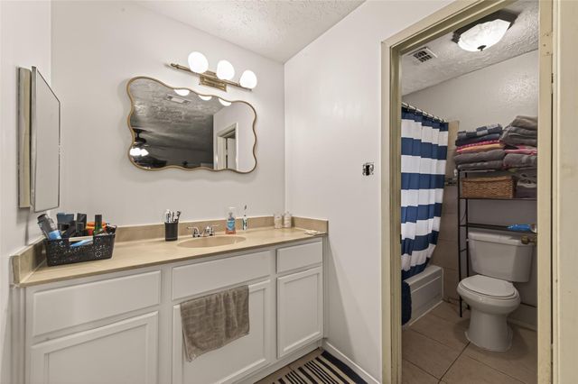 1915 Delphi Lane, Houston, TX 77067