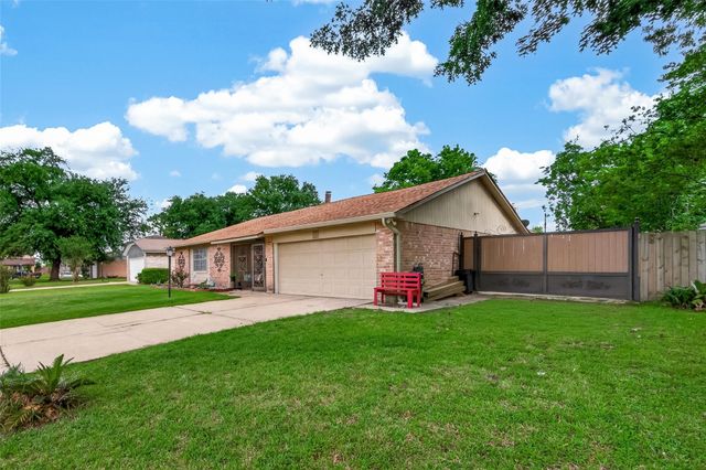 1915 Delphi Lane, Houston, TX 77067