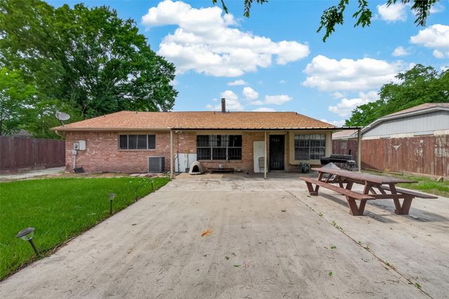 1915 Delphi Lane, Houston, TX 77067
