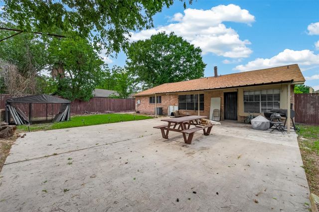1915 Delphi Lane, Houston, TX 77067