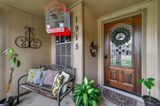 1915 Delphi Lane, Houston, TX 77067
