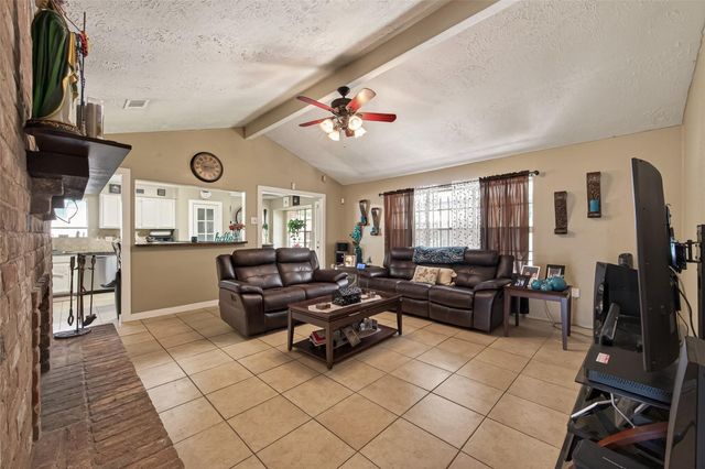 1915 Delphi Lane, Houston, TX 77067
