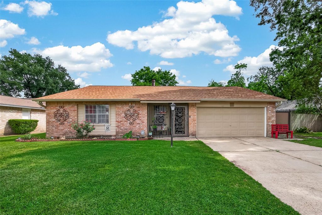 1915 Delphi Lane, Houston, TX 77067