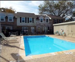 1911 Sherwood Forest Street 14, Houston, TX 77043