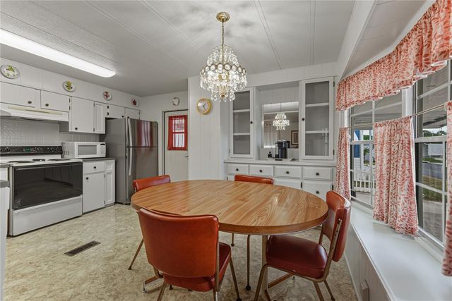 37843 BARCELONA AVENUE, Zephyrhills, FL 33541