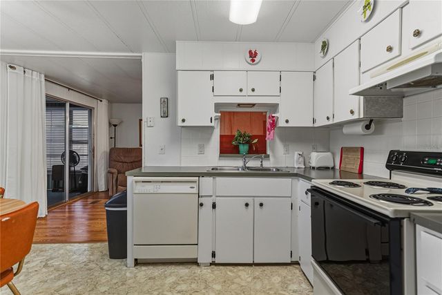 37843 BARCELONA AVENUE, Zephyrhills, FL 33541