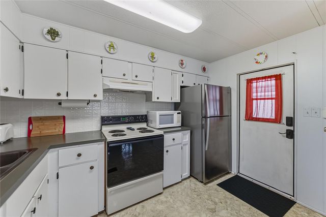 37843 BARCELONA AVENUE, Zephyrhills, FL 33541