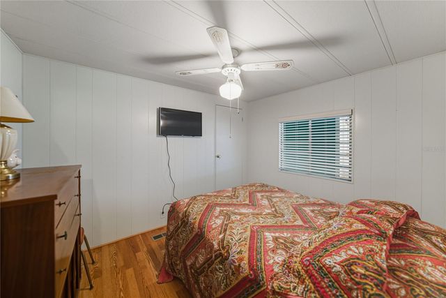 37843 BARCELONA AVENUE, Zephyrhills, FL 33541