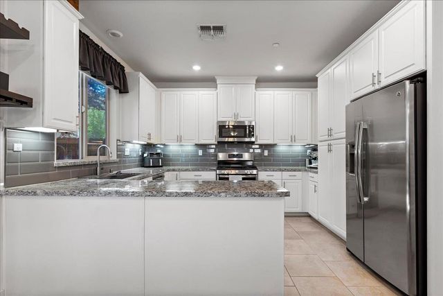 3963 Po River Way, Sacramento, CA 95834