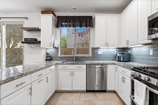 3963 Po River Way, Sacramento, CA 95834