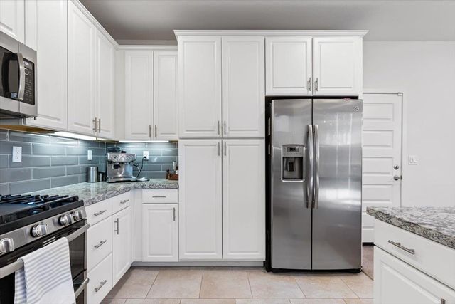 3963 Po River Way, Sacramento, CA 95834