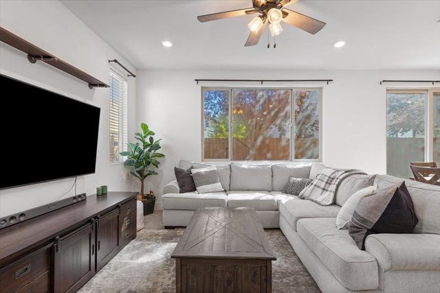 3963 Po River Way, Sacramento, CA 95834