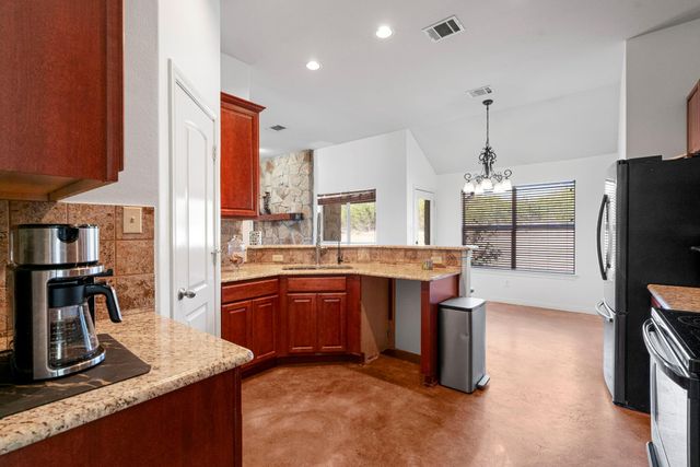 463 Beauchamp RD, Dripping Springs, TX 78620