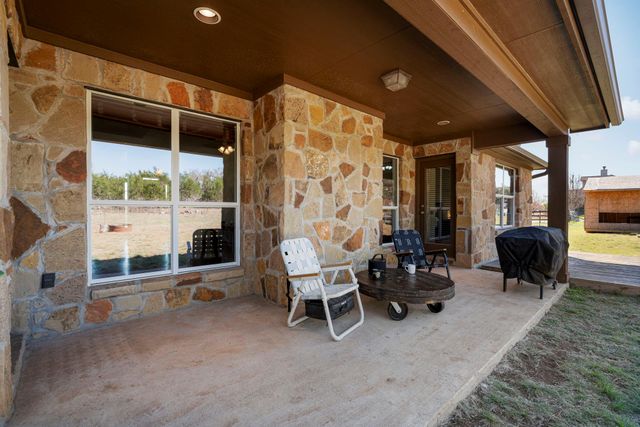 463 Beauchamp RD, Dripping Springs, TX 78620