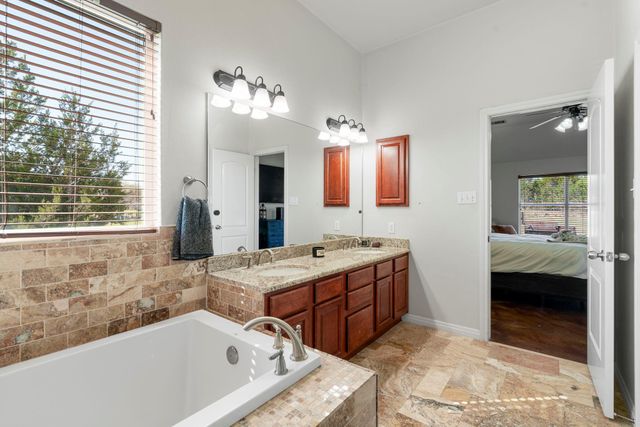 463 Beauchamp RD, Dripping Springs, TX 78620