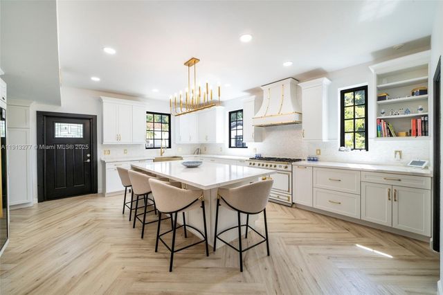 5149 Alton Rd, Miami Beach, FL 33140