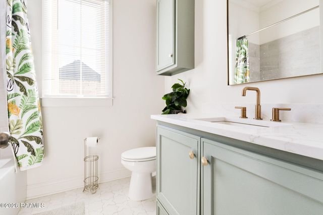 202 Ashgrove Lane, Youngsville, LA 70592