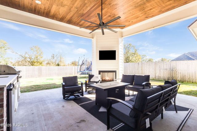 202 Ashgrove Lane, Youngsville, LA 70592