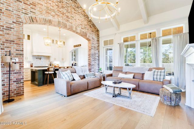 202 Ashgrove Lane, Youngsville, LA 70592