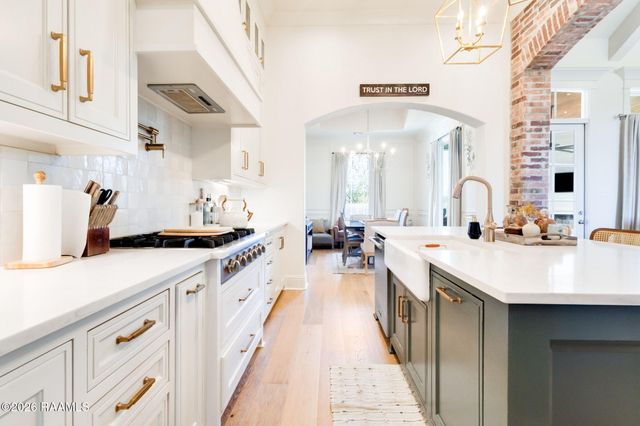 202 Ashgrove Lane, Youngsville, LA 70592