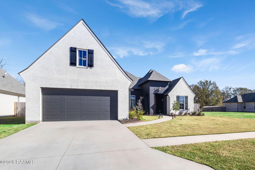 202 Ashgrove Lane, Youngsville, LA 70592