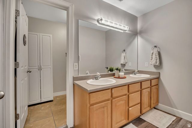 184 N FARM CV, Farmington, UT 84025