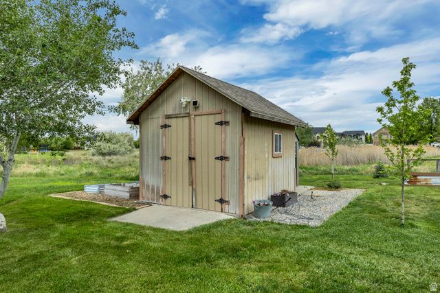 184 N FARM CV, Farmington, UT 84025