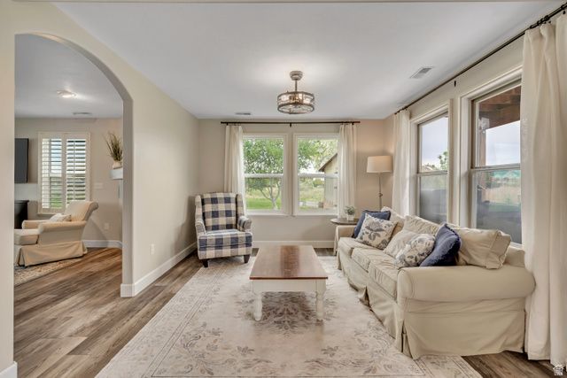 184 N FARM CV, Farmington, UT 84025