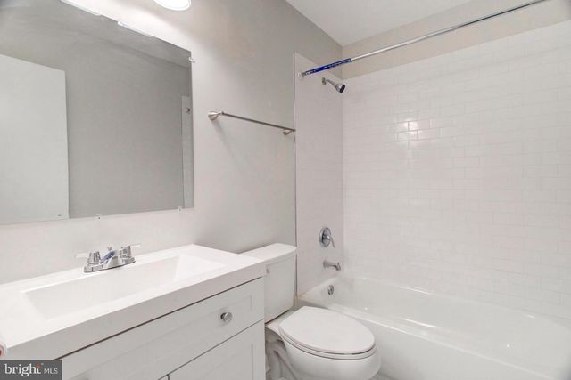 5416 NEW LONDON PARK DR, Fairfax, VA 22032