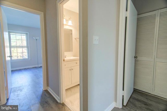 5416 NEW LONDON PARK DR, Fairfax, VA 22032
