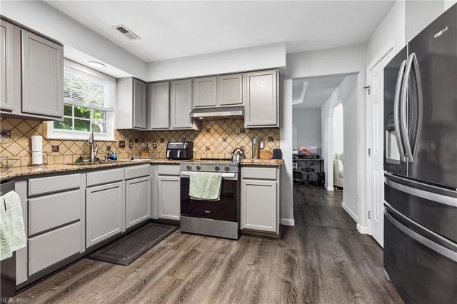 39 Locksley DR, Hampton, VA 23666