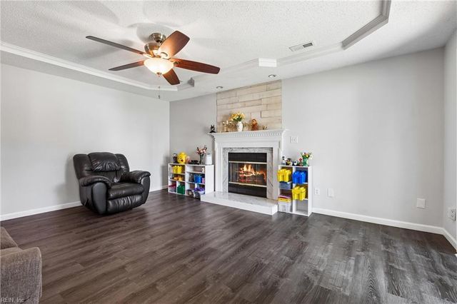 39 Locksley DR, Hampton, VA 23666