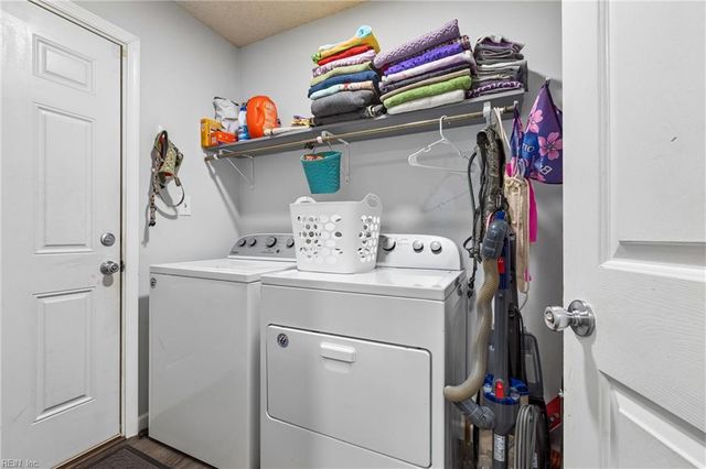 39 Locksley DR, Hampton, VA 23666