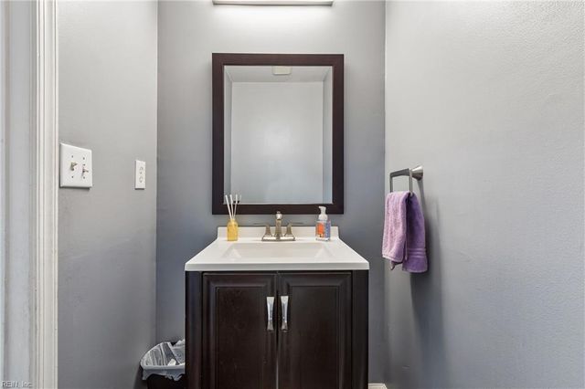 39 Locksley DR, Hampton, VA 23666